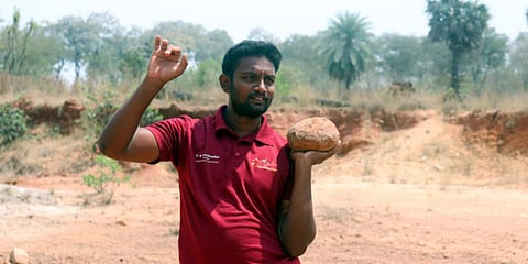 Para athlete Sundaramoorthi practicing with a stone. (Photo| S Dinesh, EPS)