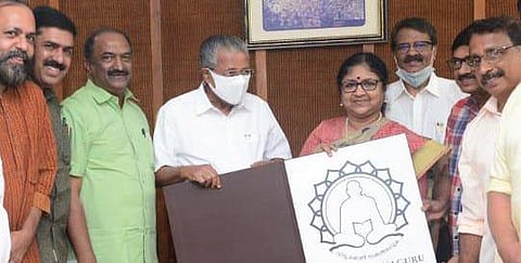 CM Pinarayi Vijayan unveiling the logo of Sree Narayana Guru Open University