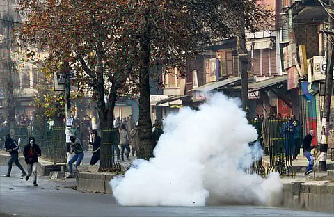 Protesters pelt stones at security forces during a clash after Friday prayers in downtown Srinagar. (File photo| PTI)