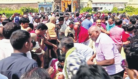 Devotees force their way into Srimandir as doors open for darshan. ( Photo | EPS)