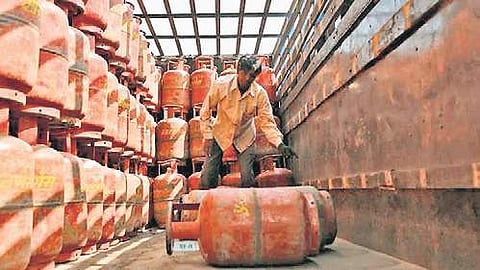 Cong slams govt over hike in price of commercial cooking gas cylinder