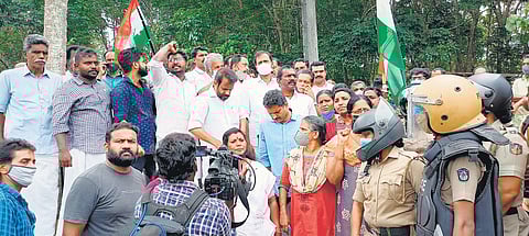 Local residents protesting against SilverLine at Chottanikkara
