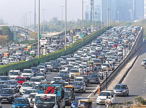 Heavy traffic on the Delhi-Gurugram Expressway. (File photo| PTI)