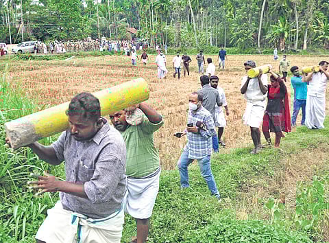 Ward number 6 at Kidangayam in    Chottanikkara saw fierce standoff between protestors and K-Rail officials with the former pulling out survey stones and throwing them into a nearby pond | A Sanesh