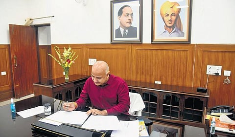Deputy Chief Minister Manish Sisodia in Vidhan Sabha presents status report of the Outcome Budget for the year 2021-22 on Friday| parveen negi