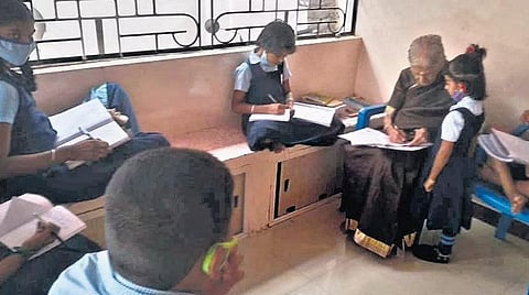 Learning a non-native language — Hindi — is easy for those being tutored by this centenarian from Coimbatore| MP Saravanan 