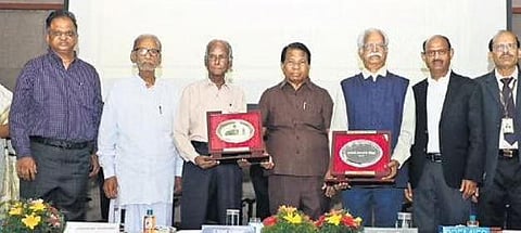 Navalar Thagaisal award presented