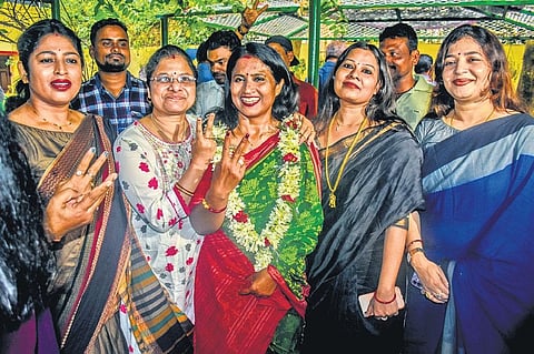 Sulochana Das congratulated by her supporters