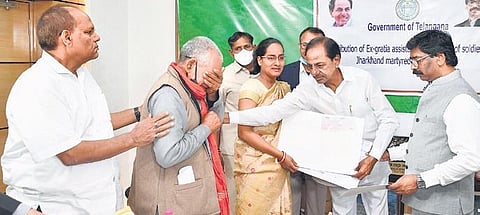 Telangana Chief Minister K Chandrasekhar Rao, along with Chief Minister of Jharkhand Hemant Soren, hands over ex-gratia to families of soldiers killed in Glawan clashes.