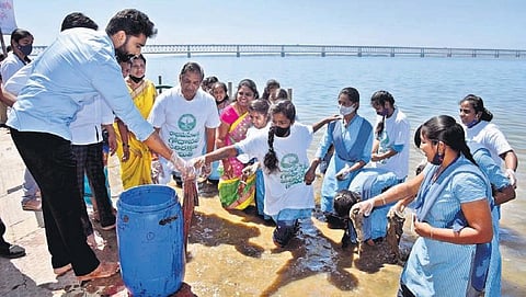 Godavari Parirakshana Samithi volunteers, led by chairperson TK Visweswara Reddy, clean up River Godavari (Photo | Express)