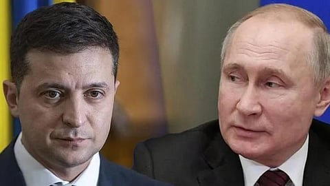 Ukraine President Volodymyr Zelenskyy (L) and Russia President Vladimir Putin 