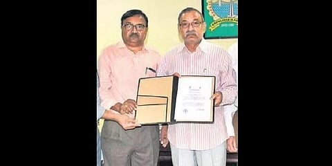 Memorandum of Understanding has been signed between RVR & JCEE and NIT-Warangal