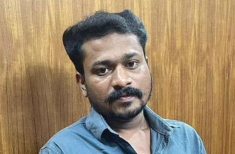 Man pours acid on estranged wife’s face in Muttom