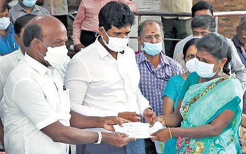 Kin of frontline workers get Rs 25 lakh Covid ex gratia