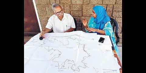Activist Dr Lubna Sarwath talks to retired senior scientist K Babu Rao during the launch of Long Live Lakes campaign. ( File Photo)