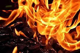 Massive fire breaks out at Azad market, five injured in cylinder explosion