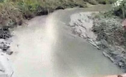 Jharsuguda: Ash pipeline bursts, toxic slurry pollutes village pond