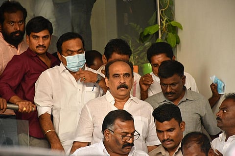 Balineni Srinivasa Reddy on his way to meet CM YS Jagan Mohan Reddy, after advisor to government Sajjala Ramakrishna Reddy met him, at his residence in Vijayawada. (Photo | Prasant Madugula, EPS)