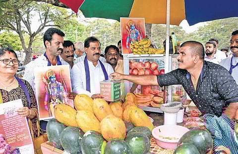 Karnataka Rajya Hindulida Vargagala Jagruthika Vedike members raise funds to donate to a Muslim fruit vendor whose cart was vandalised in Dharwad, in Mysuru on Monday | Udayashankar S