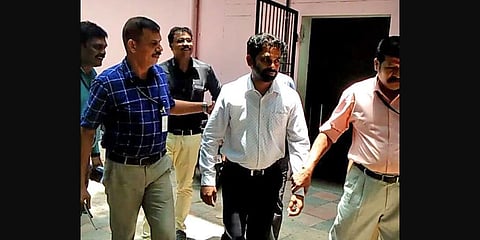 Officers taking Mohammed Ali (in white shirt), who was convicted in the Mandal murder case, to jail. (PhotoI Express)