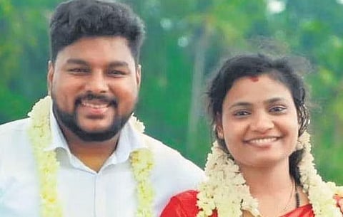 DYFI leader Shejin M S and Joisna Joseph