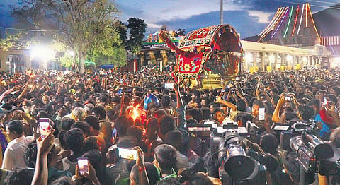Lord Kallazhagar’s procession started from Alagar temple on Thursday | kk sundar