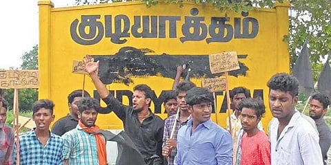 DMK cadre defaced Hindi letters on railway signboards in Gudiyatham. (Photo | EPS)
