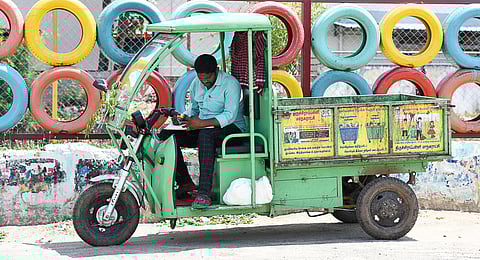 Garbage truck used to deliver food to sanitation workers in TN's Tiruchy,  3 corporation staff suspended