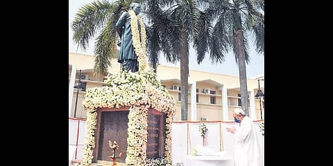 CM Naveen Patnaik pays tribute to Biju babu on his death anniversary | Express