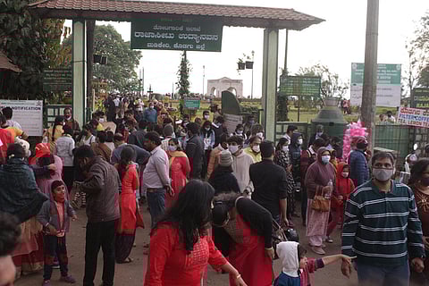 Recent photo of tourist flow in Raja Seat in Madikeri.