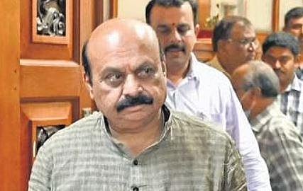 CM Basavaraj Bommai arrives at Vidhana Soudha to chair the cabinet meeting on Monday. ( Photo | Nagaraja Gadekal, EPS)  