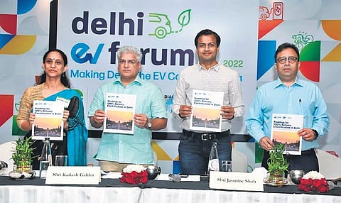 Transport Minister Kailash Gahlot and DDC functionaries release the report | twitter