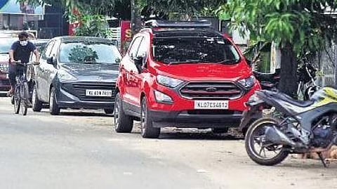 Parking at will hinders traffic in Kochi