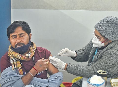 A health worker administers the booster dose to a beneficiary in Delhi. (File photo| Parveen Negi, EPS)