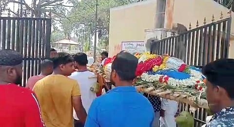 Muslim youths carrying the body of Jayakka to the graveyard in Mysuru, Saturday, April 23, 2022.