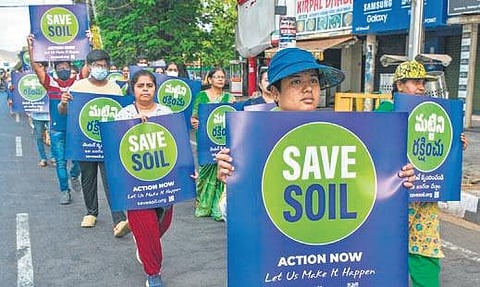 Volunteers take part in ‘Save Soil’ walkathon in Vijayawada | Prasant Madugula