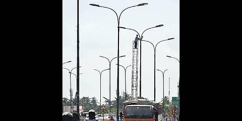 File photo of a worker repairing a streetlight in Tambaram | Express