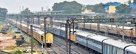 Suburban rail services hit for two hours in Delhi as overhead cable snaps. (Photo| P Jawahar, EPS)