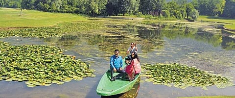 Singer Udit Narayan and TV actress Sonali Sachdev during a song shooting in Srinagar; the J&K film policy aims to attract more professionals to the UT | pti
