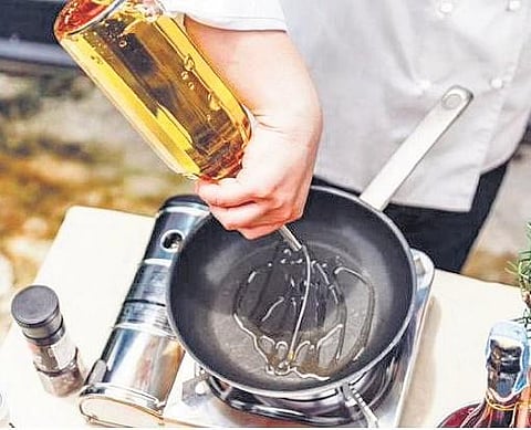 SEA said the import of vegetable oils is reported at 9,11,846 tonne in April 2022, compared to 10,53,347 tonne in April 2021.