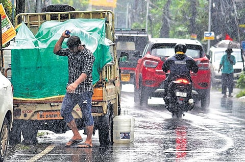 Pre-monsoon showers lashed Kochi on Monday. IMD has forecast onset of Southwest Monsoon over Kerala on May 27 | A Sanesh