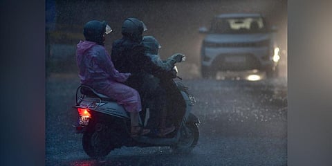 Several commuters were inconvenienced due to traffic as the rain began around 4.30 pm and continued till 7 pm without a break. (Photo | Shriram BN, EPS)