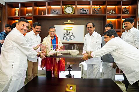 Telangana CM K Chandrashekar Rao meets CM Arvind Kejriwal at his residence on Sunday. (Photo | Express)