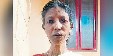 Lakshmi, wife of Maruthu who was electrocuted. (Photo | EPS)