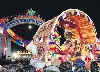 Dharmapuram Aadheenam being carried in a palanquin | Antony Fernando