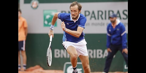 Russia's Daniil Medvedev plays a shot against Argentina's Facundo Bagnis during their first round match at the French Open May 24, 2022. (Photo|AP)