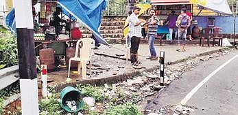 Plastic waste on the roadside | EXPRESS