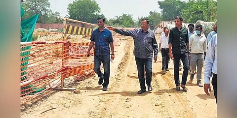 RDelhi Jal Board Chairman Satyendar Jain inspects the site in Chandrawal