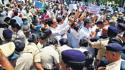 Congress workers protest against the government over the PSI recruitment scam, in Bengaluru on Wednesday  | SHRIRAM bn