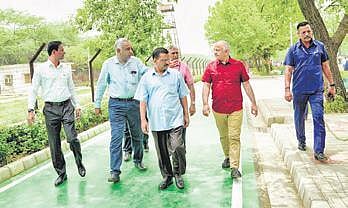 Roads of European standard: Delhi CM reviews pilot project